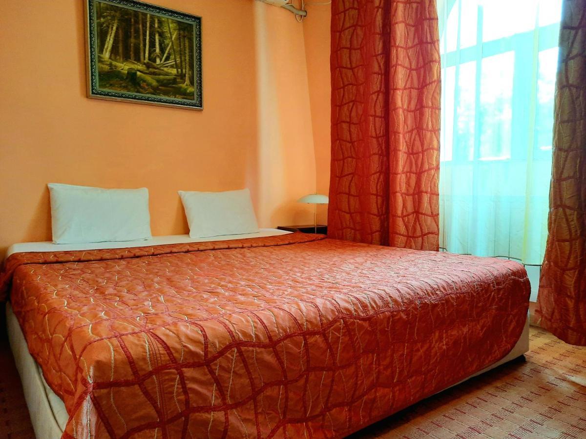 Family Art Hotel Gallery Pleven ภายนอก รูปภาพ
