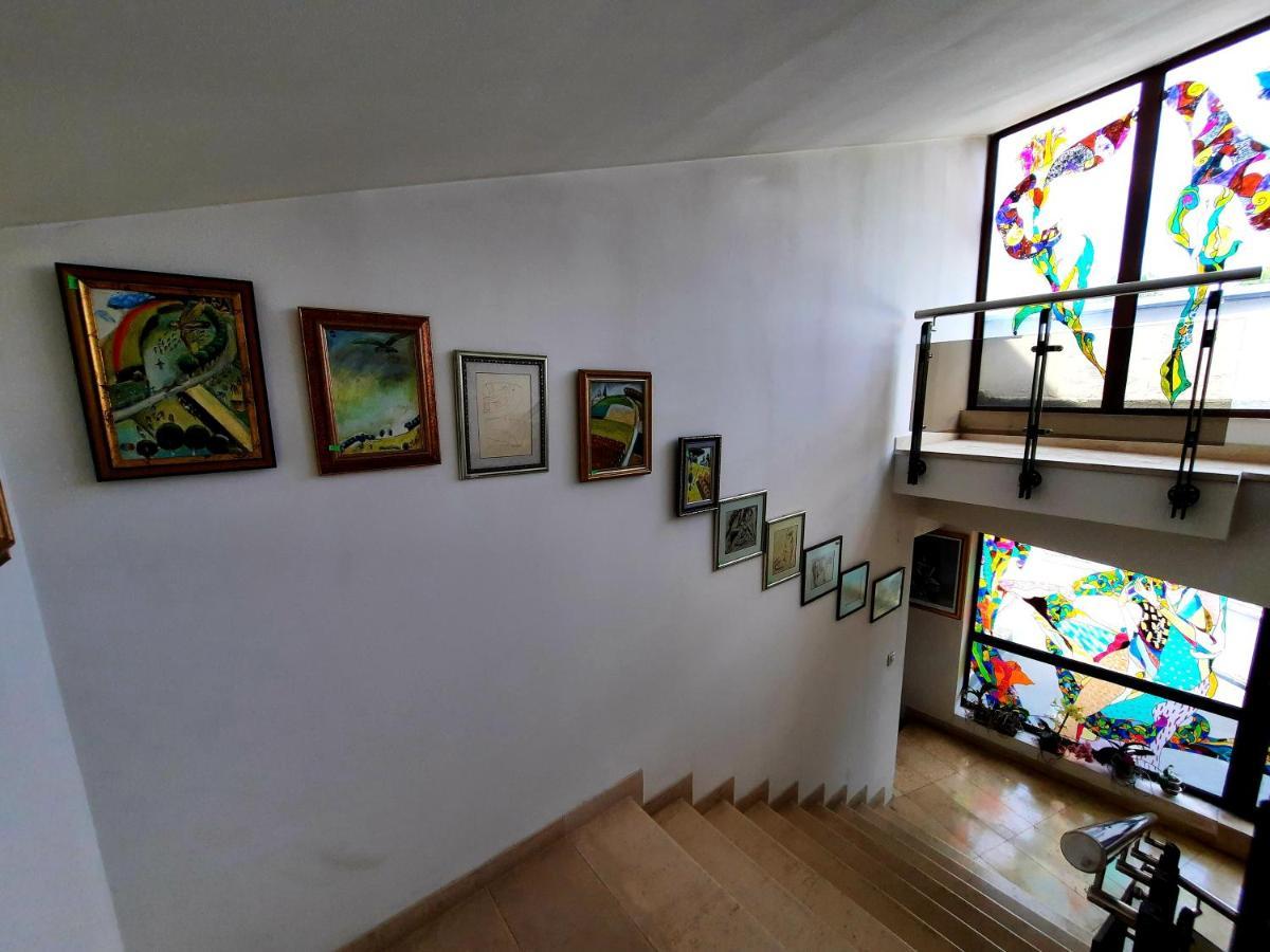 Family Art Hotel Gallery Pleven ภายนอก รูปภาพ