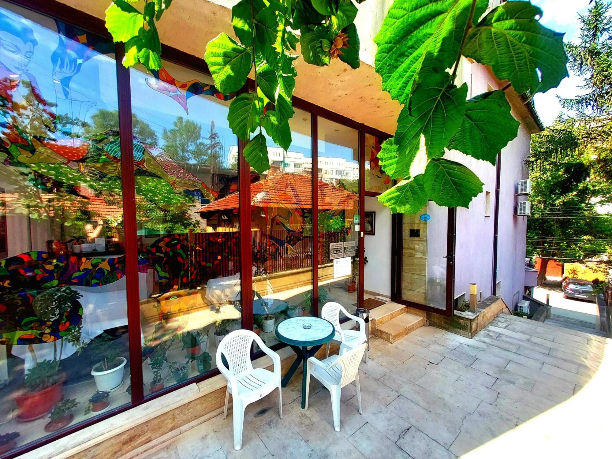 Family Art Hotel Gallery Pleven ภายนอก รูปภาพ