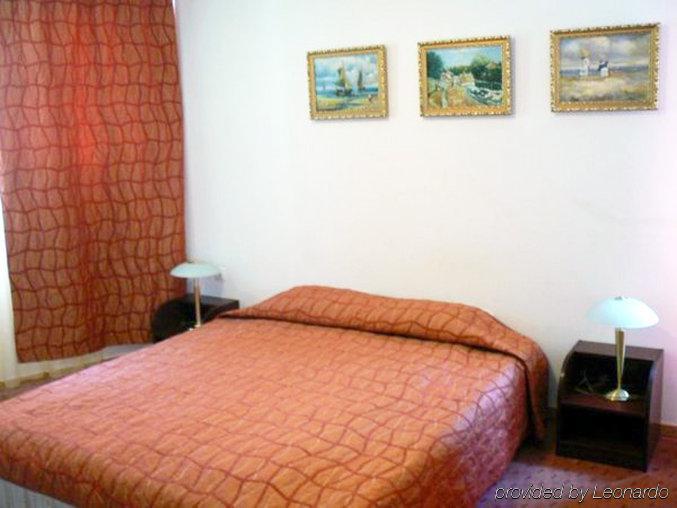 Family Art Hotel Gallery Pleven ภายนอก รูปภาพ