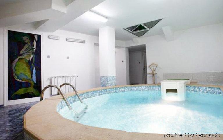Family Art Hotel Gallery Pleven ภายนอก รูปภาพ